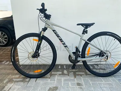 Giant Roam 3 Disc Hybrid Bike – S3 – Exceptional Condition - Ladies bike.