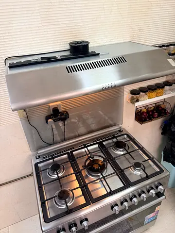 Gas Cooker Super General and Kitchen Hood