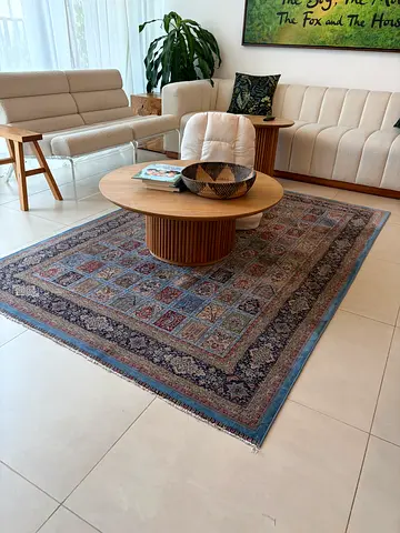 Classic Middle Eastern/Indian Pattern Area Rug - Good Condition 125cm x 250 cm