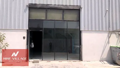 ✦ EXCLUSIVE PREMIUM WAREHOUSE FOR RENT AL QUOZ 3 • DUBAI 7,500 SQ. FT. TOTAL SPACE | 5,500 SQ. FT. GROUND FLOOR | 2,000 SQ. FT. MEZZANINE | 62.6 KW PO