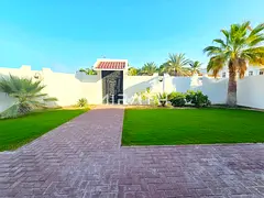 Fully renovated semi-detached villa private garden
