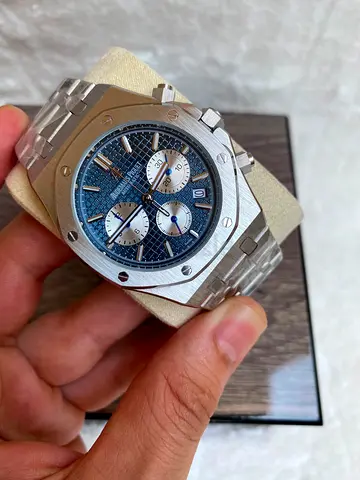 This Audemars Piguet Royal Oak Chronograph 41mm features a striking blue "Grande Tapisserie" dial wi