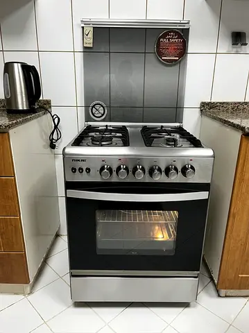 Cooking Range 4 burners and Grill