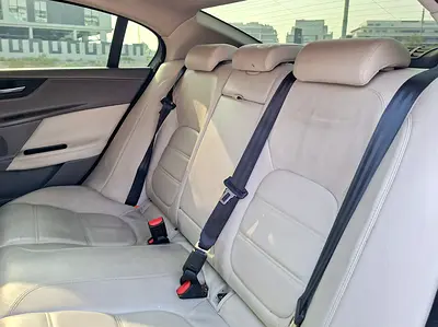 2017 Jaguar XE — миниатюра 12