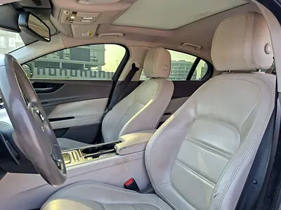 2017 Jaguar XE — миниатюра 11