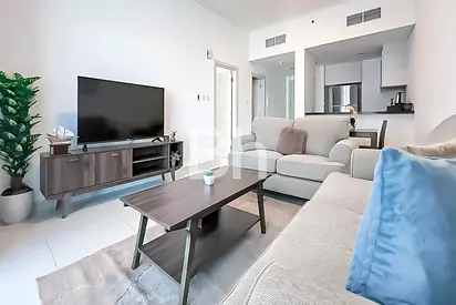 1BR Apartment | High Floor | Community View
