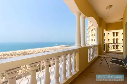 Fully Furnished - 2 Bedroom for rent Al Hamra - Sea View