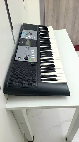 Yamaha PSR E233