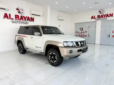 نيسان سوبر سفاري ابيض / زعفراني 2022 (خليجي)