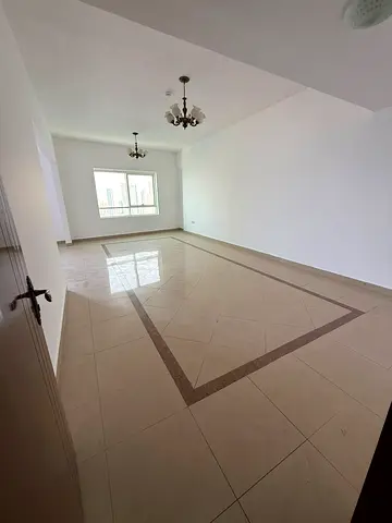 🔥 3 غرف وصالة للإيجار السنوي على كورنيش الممزر | 2,000 قدم² | بلكونة | جيم ومسبح | 75,000 درهم
