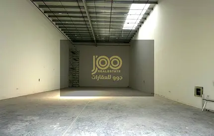 An excellent opportunity for companies and commercial or industrial enterprises on a main street, suitable for all types of business activities (35 kW