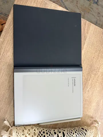 reMarkable 2 e-ink tablet with folio case perfect condition