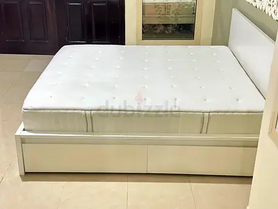 Ikea King Size Bed+Mattress with 2 draws, 180x200cm its in excellent condition. Was jn guest room, m
