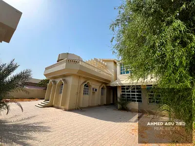 فرصة استثنائية للسكن الراقي في فيلا فاخرة بمساحة كبيرة جدا في منطقة مشيرف – عجمان، مناسبة للعائلات الكبيرة، وتتميز بملحق مستقل يمنح خصوصية إضافية، و ا