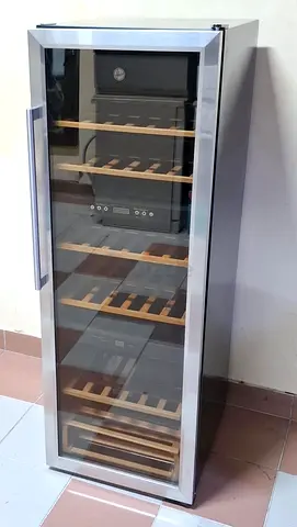 Hoover wine cooler has a gross capacity of 72 bottle