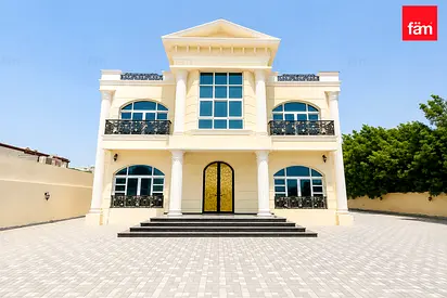 Suburban Villa For Family, Easy Access To The City