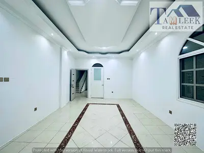 للبيع شاملة مياة وكهرباء فيلا زاوية طابقين 5 غرف نوم ماستر