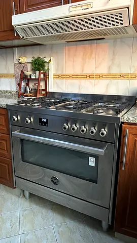 Bertazzoni 90cm Gas Range Cooker 5 Burners + Warranty till Apr 2027 + receipt is available