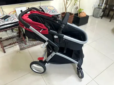 Baby pram with bassinet and car seat
