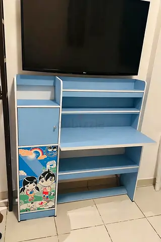 Sturdy study table for sale - excellent condition!