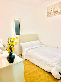 Fully furnished nit & clean small master room available in khalidiyah near corniche