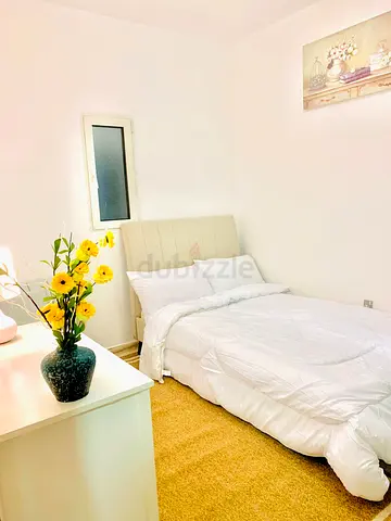 Fully furnished nit & clean small master room available in khalidiyah near corniche