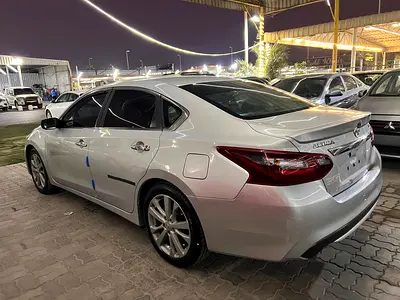 2017 Nissan ALTIMA thumbnail 9