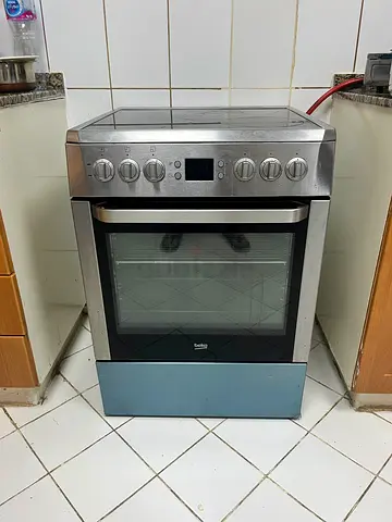 Beko freestanding electric cooker with glass hob and oven