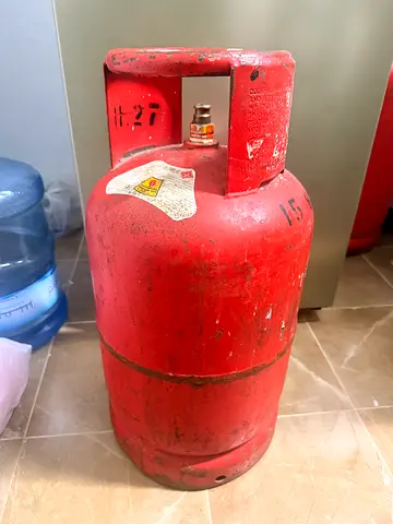 Used Red LPG Gas Cylinder - 15kg