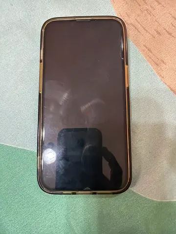 iPhone with case - good working condition 13iphine 128gb