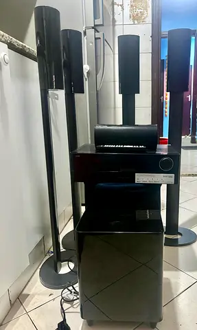 Harman Kardon- Avr 171 Home Theater Speaker System with Subwoofer - Good Condition