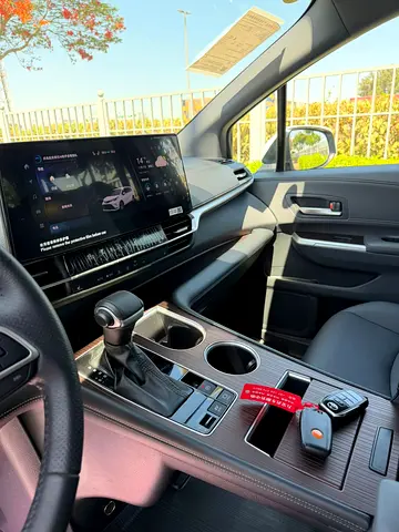 صورة 12 لـ 2025 Toyota SIENNA
