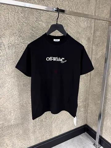 Off white logo t shirt in black