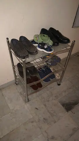 Shoe rack in excellent condition
