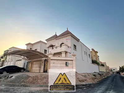 5 master bedrooms, majlis with bathroom, large living room, main kitchen, maid's room. Prime location near Nesto and all services.