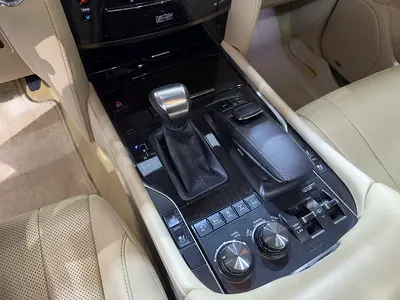 صورة 14 لـ 2017 Lexus LX-SERIES