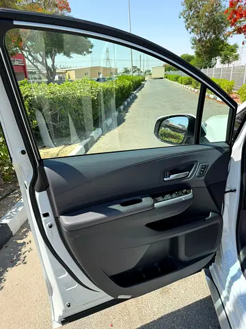 صورة 10 لـ 2025 Toyota SIENNA