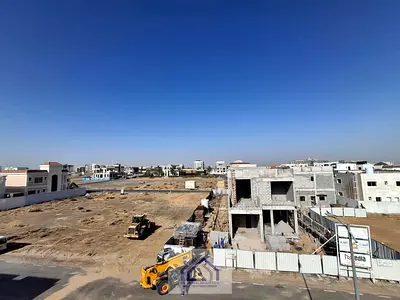 عرض لا يفوت ارض على 3شوارع ملاصقة لمنطقة خضراء