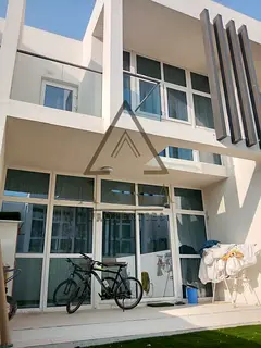 Furnished 2 Bedroom Town House | Courtyard View | Multiple Cheques