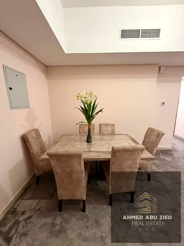 فرصة العمر 🔥 2BHK مفروشة بالكامل ومطبخ مغلق وباركن