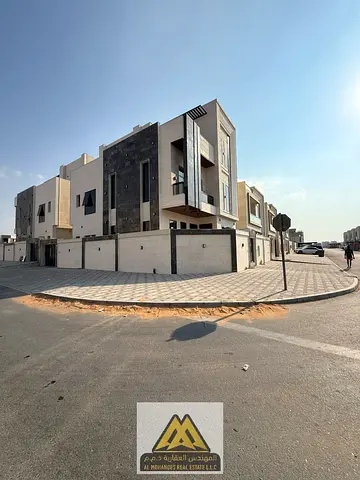 مساحة أرض واسعة | مساحة بناء كبيرة | غرف ماستر | صالة ومجلس كبيران | مطبخ كبير | مطبخ تحضيري | روف | حوش داخلي | ارتداد خارجي واسع | تصميم مناسب للسكن