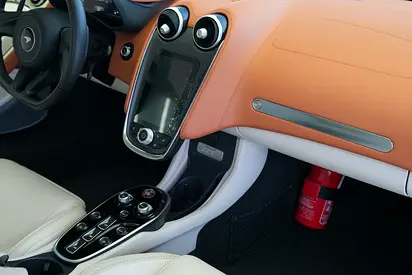 2023 Mclaren GT — миниатюра 13