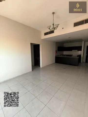شقة غرفتين وصالة شاغرة للبيع | جولدكريست | 1,234 قدم² | موقف سيارة | مدينة الإمارات | 450,000 درهم