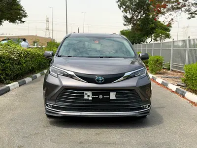 2021 Toyota Sienna Platinum Hybrid - American Specs - Fully Loaded