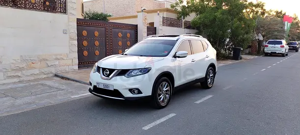 Stunning V4 4WD Xtrail SL Top of the range. 7-seater, GCC specs in superb condition and expat driven