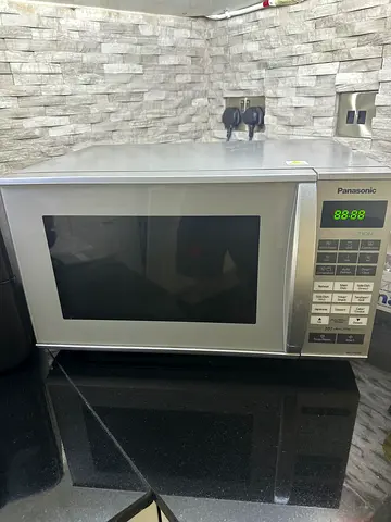 Panasonic countertop microwave oven - good working condition