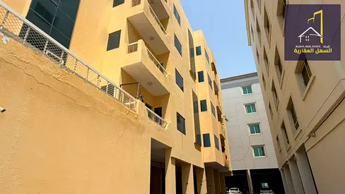 للبيع بناية سكنية بمنطقة القليعة حي الشرق امارة الشارقة