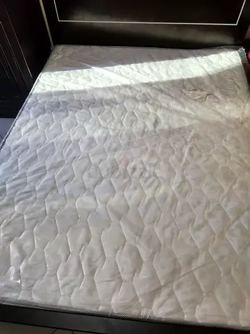 Queen size mattress - used, good condition immediate sale