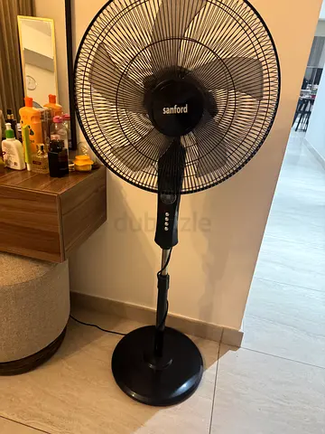 Standing pedestal fan - adjustable height, working condition