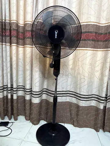 Midea Oscillating Pedestal Fan - Adjustable Height, Black with remote